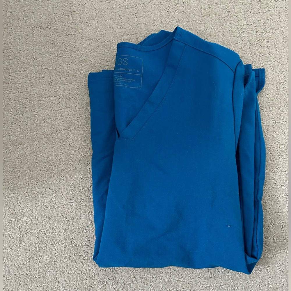 Figs scrub top